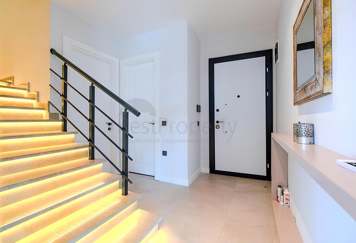 Розкішний пентхаус 4 + 1 з панорамним видом на море в центрі Аланії