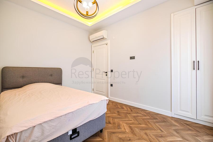 Розкішний пентхаус 4 + 1 з панорамним видом на море в центрі Аланії