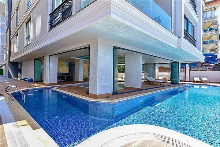 Розкішний пентхаус 4 + 1 з панорамним видом на море в центрі Аланії