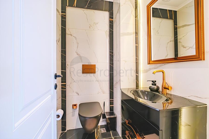 Розкішний пентхаус 4 + 1 з панорамним видом на море в центрі Аланії