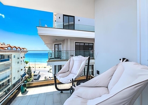 Розкішний пентхаус 4 + 1 з панорамним видом на море в центрі Аланії