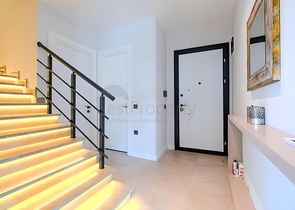 Розкішний пентхаус 4 + 1 з панорамним видом на море в центрі Аланії