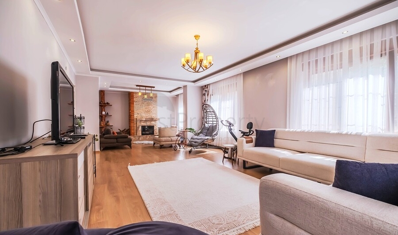 Просторий дуплекс з садом 5+1 в престижному районі Оба