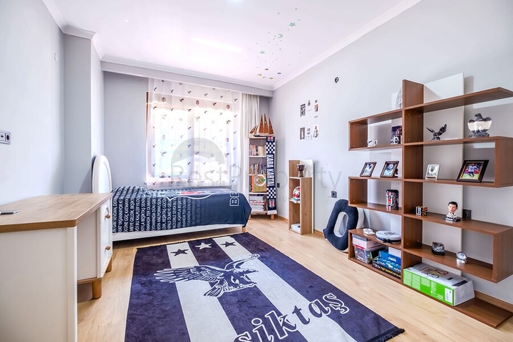 Просторий дуплекс з садом 5+1 в престижному районі Оба