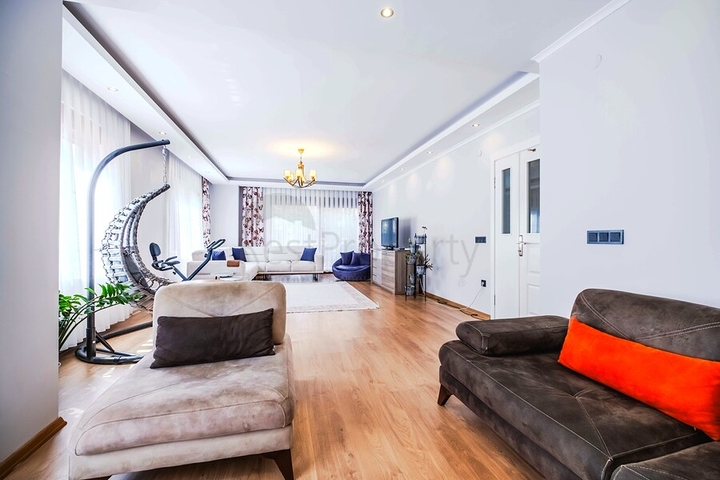 Просторий дуплекс з садом 5+1 в престижному районі Оба