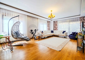 Просторий дуплекс з садом 5+1 в престижному районі Оба