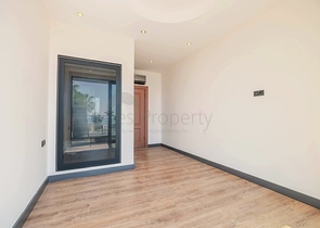 Квартира 2 + 1 з прямою близькістю до моря в районі Оба