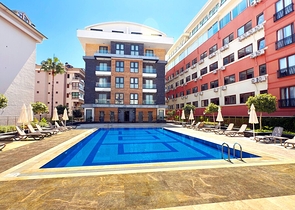 Квартира 2 + 1 з прямою близькістю до моря в районі Оба