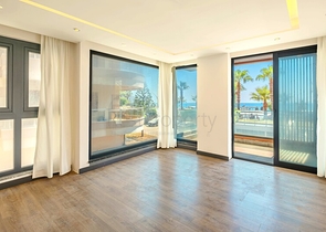 Квартира 2 + 1 з прямою близькістю до моря в районі Оба