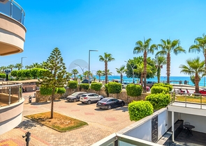 Квартира 2 + 1 з прямою близькістю до моря в районі Оба