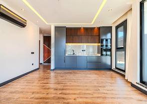 Квартира 2 + 1 з прямою близькістю до моря в районі Оба