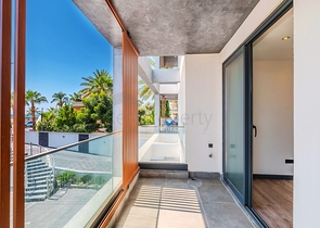 Квартира 2 + 1 з прямою близькістю до моря в районі Оба