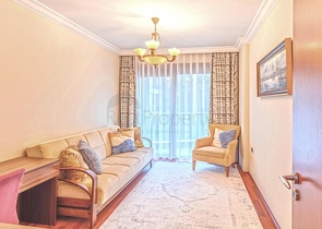 Простора квартира 3 + 1 з окремою кухнею біля моря в центрі Аланії