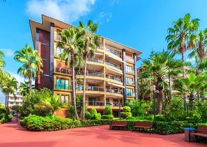 Простора квартира 3 + 1 з окремою кухнею біля моря в центрі Аланії