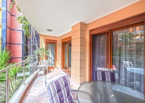 Простора квартира 3 + 1 з окремою кухнею біля моря в центрі Аланії