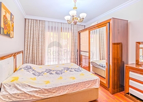 Простора квартира 3 + 1 з окремою кухнею біля моря в центрі Аланії