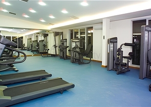 Простора квартира 3 + 1 з окремою кухнею біля моря в центрі Аланії