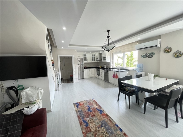 Просторий пентхаус в Джікджіллі з видом на море