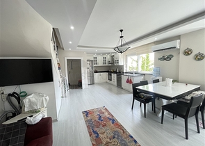 Просторий пентхаус в Джікджіллі з видом на море