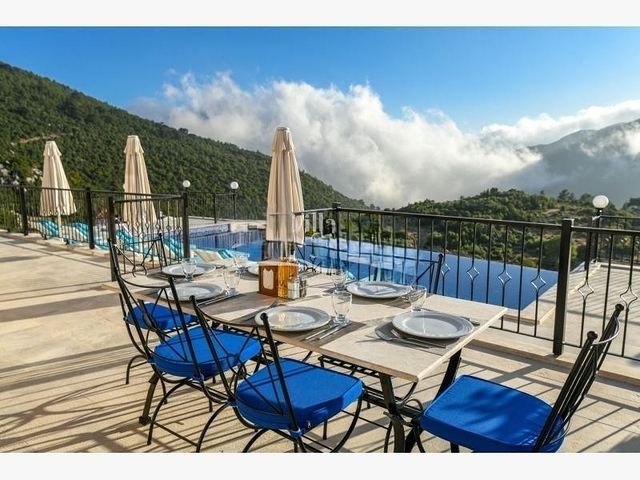 На продаж виставлені дві вілли в районі Каш-Анталія  На продаж виставлені дві вілли в районі Каш-Анталія