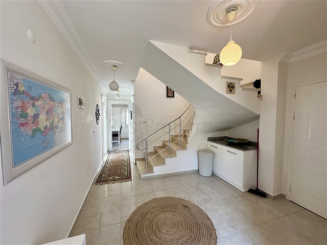 Простора вілла з панорамним видом на море в Аланьї