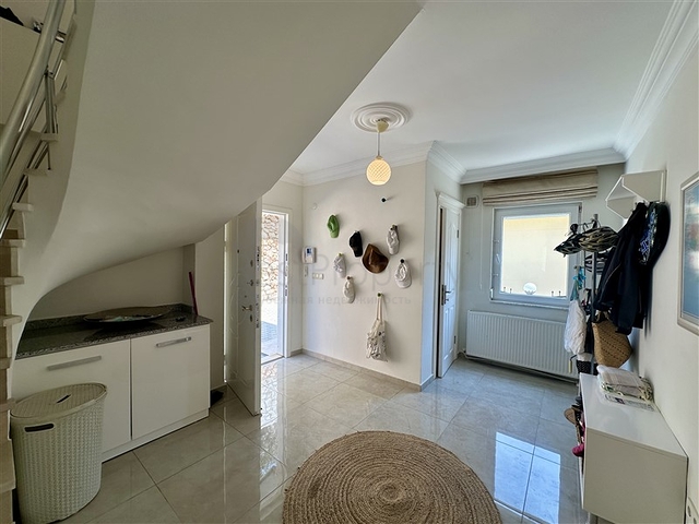 Простора вілла з панорамним видом на море в Аланьї