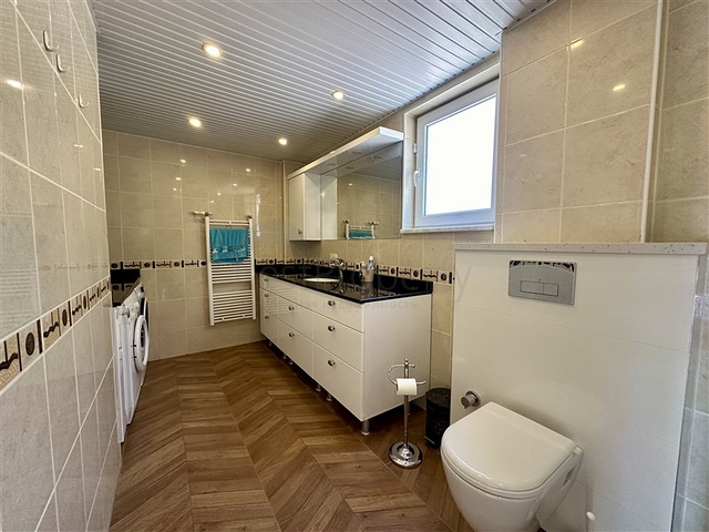 Простора вілла з панорамним видом на море в Аланьї