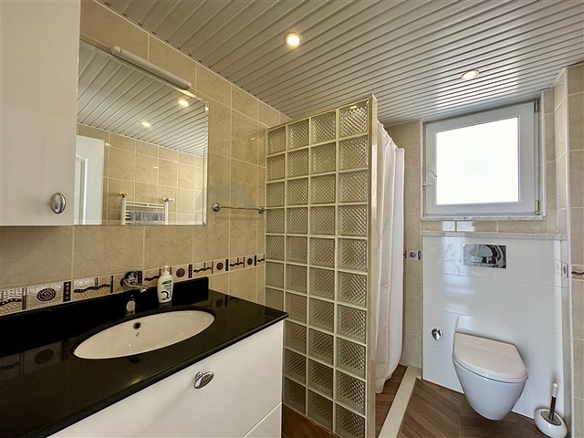 Простора вілла з панорамним видом на море в Аланьї