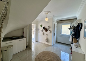 Простора вілла з панорамним видом на море в Аланьї