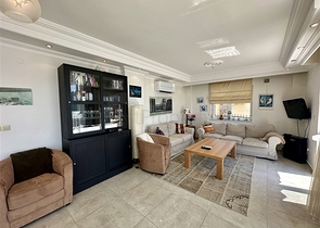 Простора вілла з панорамним видом на море в Аланьї