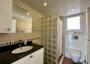 Простора вілла з панорамним видом на море в Аланьї