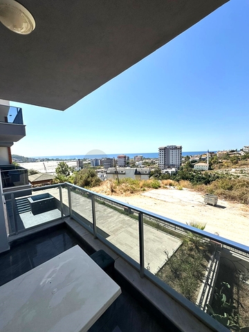 Сучасна квартира 1 + 1 з видом на море в Демірташі