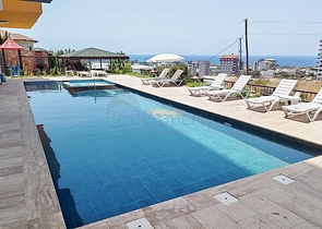 Сучасна квартира 1 + 1 з видом на море в Демірташі