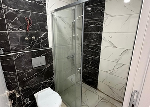 Сучасна квартира 1 + 1 з видом на море в Демірташі