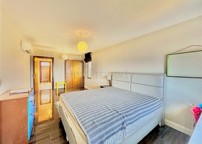 Простора вілла з панорамним видом на море в серці Аланії