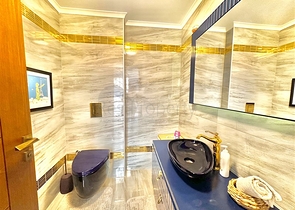 Простора вілла з панорамним видом на море в серці Аланії