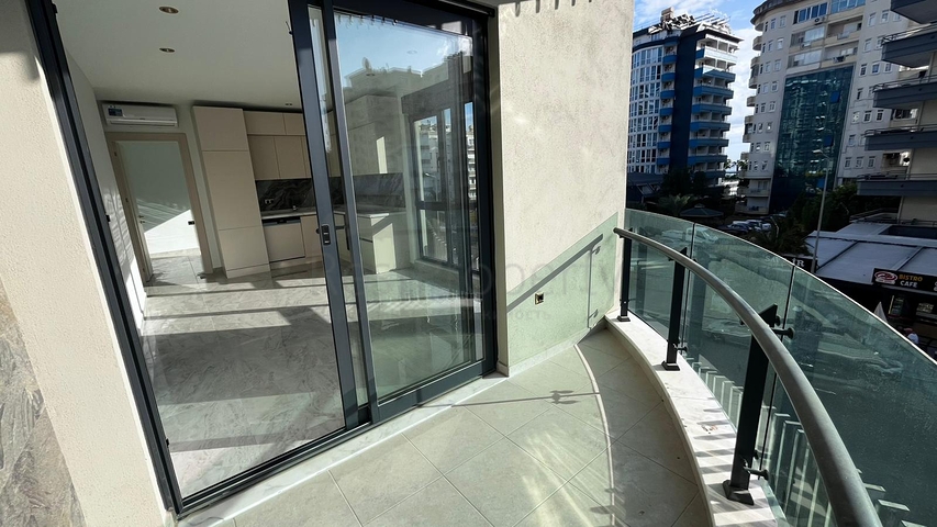 Затишна квартира біля моря з багатою інфраструктурою в Тосмурі