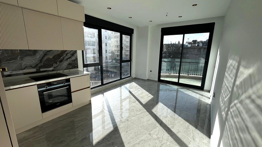 Затишна квартира біля моря з багатою інфраструктурою в Тосмурі