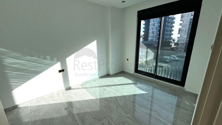 Затишна квартира біля моря з багатою інфраструктурою в Тосмурі