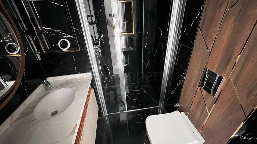 Затишна квартира біля моря з багатою інфраструктурою в Тосмурі