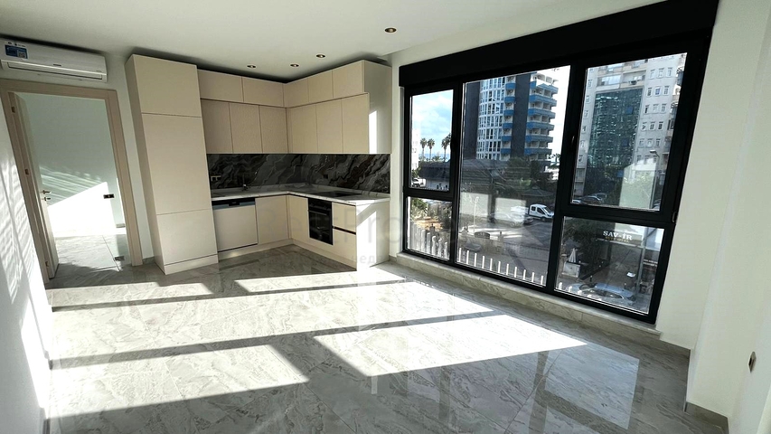 Затишна квартира біля моря з багатою інфраструктурою в Тосмурі