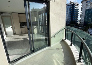 Затишна квартира біля моря з багатою інфраструктурою в Тосмурі