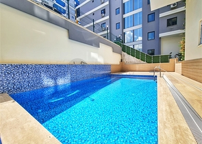 Затишна квартира 2 + 1 в сучасному комплексі в Махмутларі