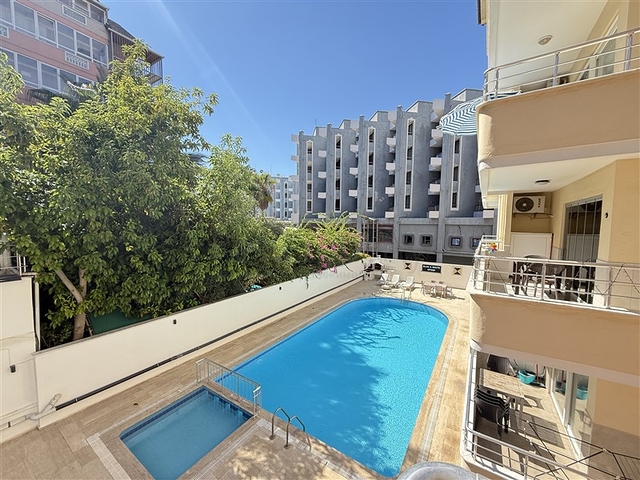 Простора квартира 1+1 всього в 100 метрах від моря в обидві