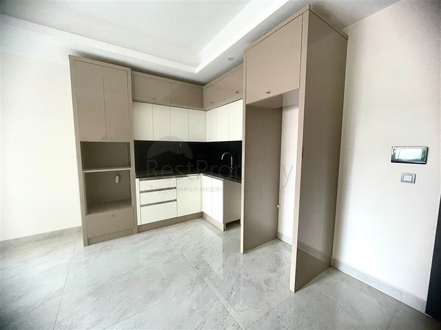 Сучасна квартира 1 + 1 в новому комплексі з басейном і спа-зоною в Махмутларі