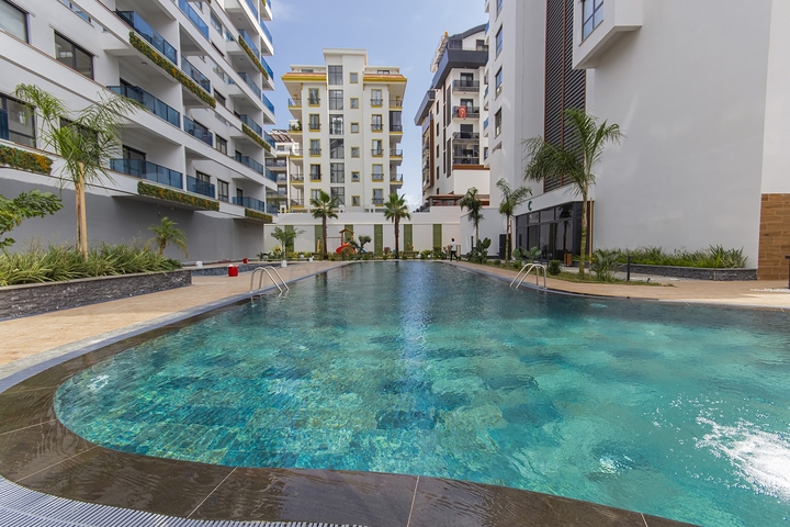 Сучасна квартира 1 + 1 в новому комплексі з басейном і спа-зоною в Махмутларі