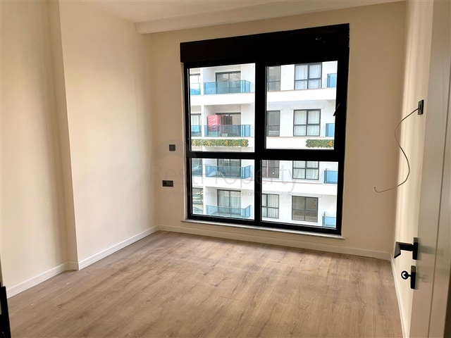 Сучасна квартира 1 + 1 в новому комплексі з басейном і спа-зоною в Махмутларі