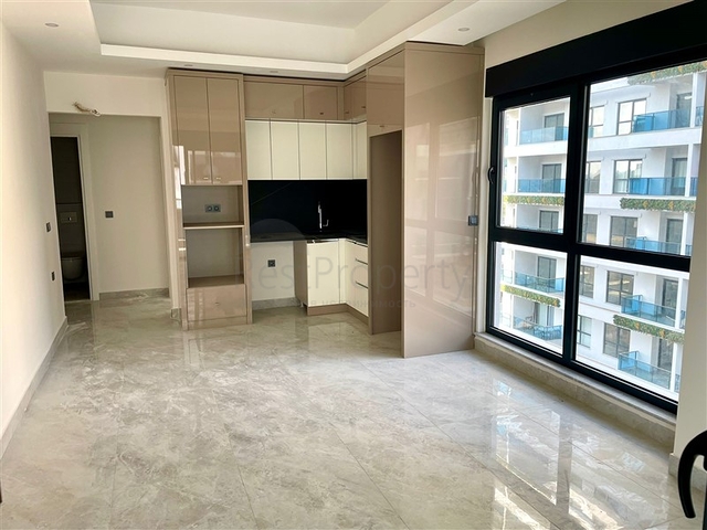 Сучасна квартира 1 + 1 в новому комплексі з басейном і спа-зоною в Махмутларі