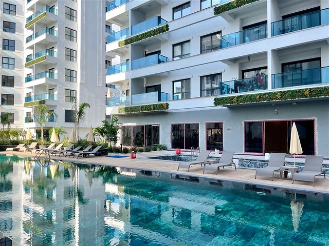 Сучасна квартира 1 + 1 в новому комплексі з басейном і спа-зоною в Махмутларі