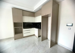 Сучасна квартира 1 + 1 в новому комплексі з басейном і спа-зоною в Махмутларі